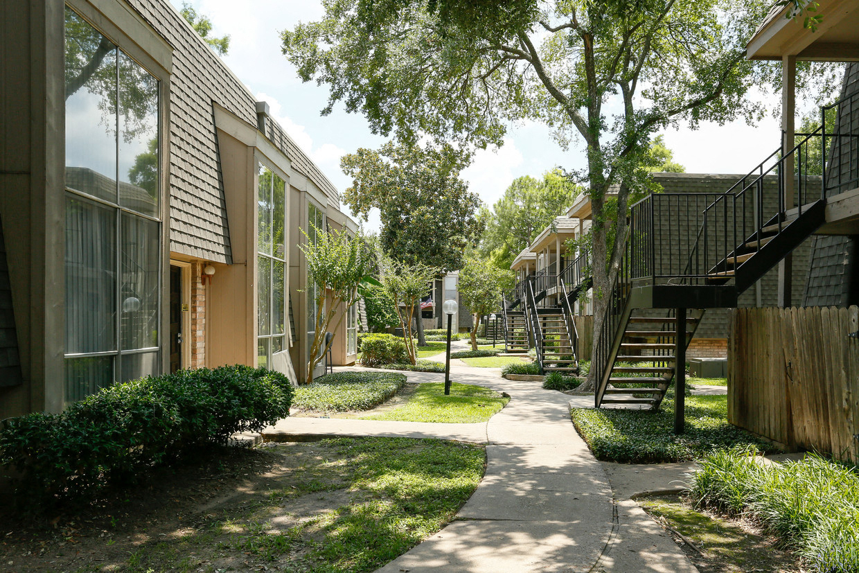 Photos and Video of The Crest in Houston, TX